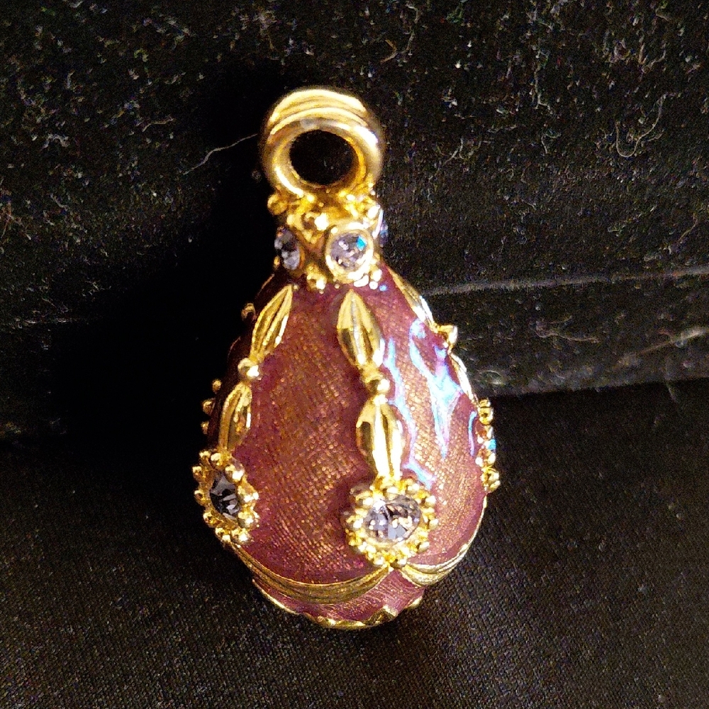 Elegant Gold and Purple Pendant
